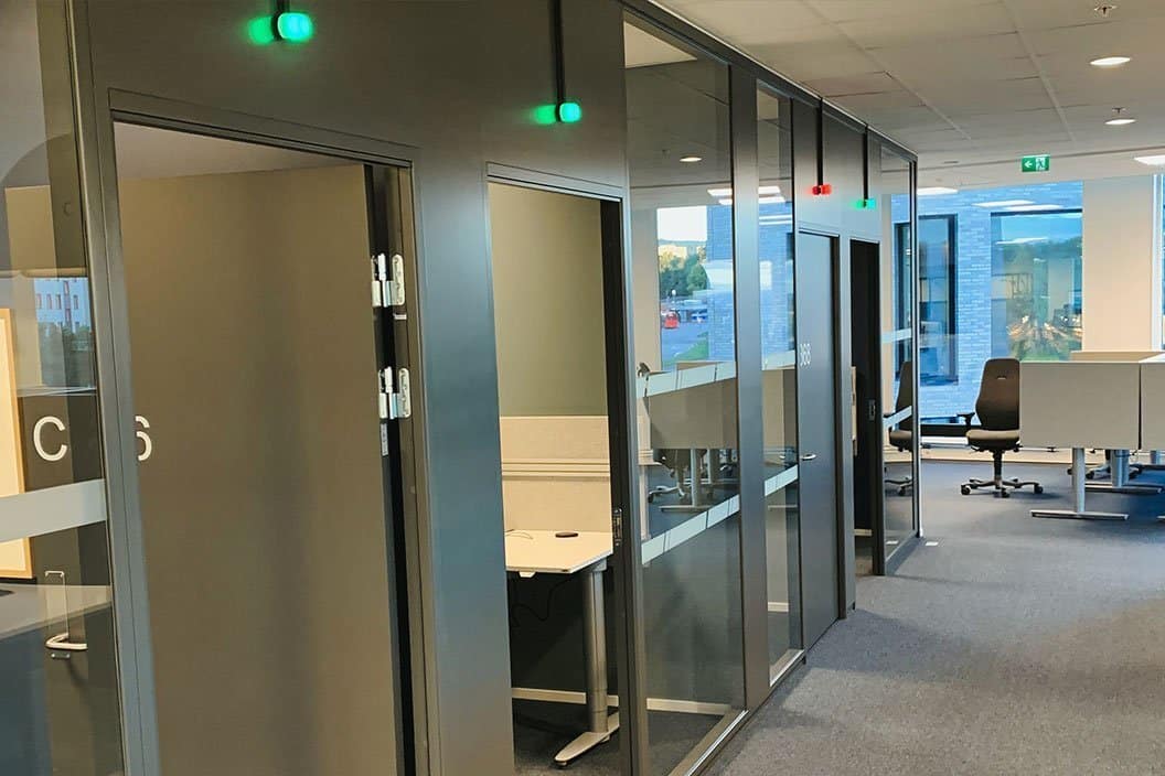 Busylight_Kuando_Omega_WS_Meetingraum_Schreibtisch